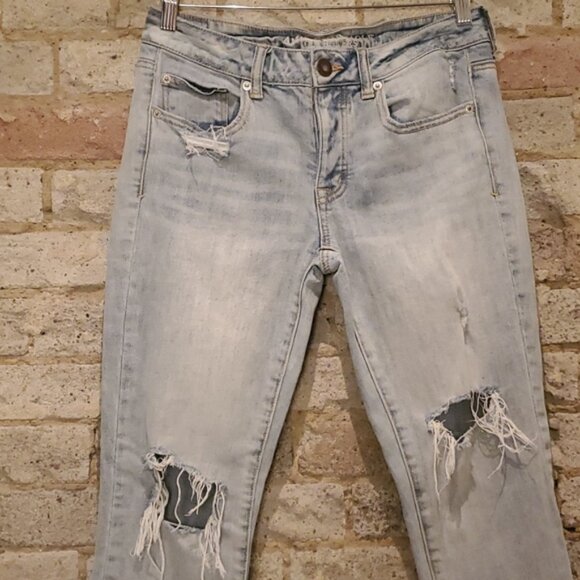 Women Distressed, Light Denim, Boyfriend Jeans. American Eagle. Size 4. - Picture 2 of 7